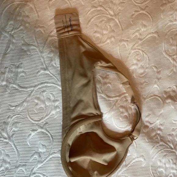 Vanity Fair nude bra size 36C - Picture 3 of 6